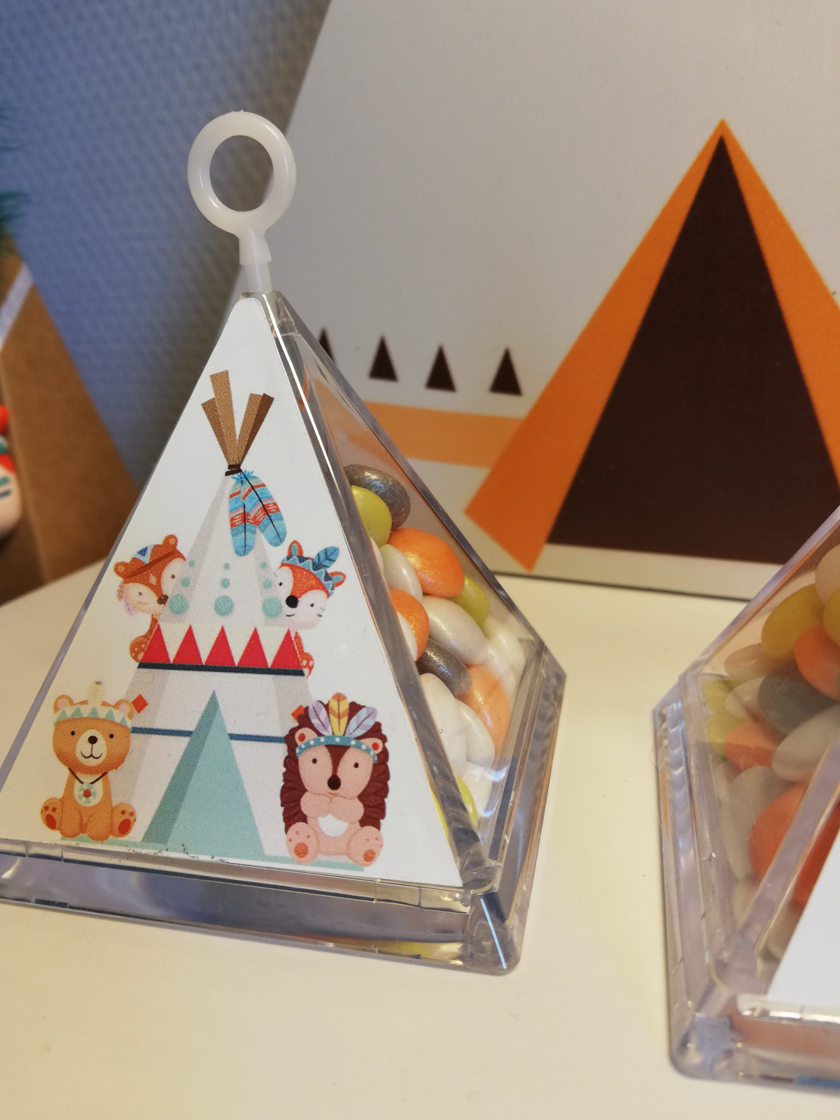 Pyramide en pvc + stickers +confetti et étiquette - photo 7