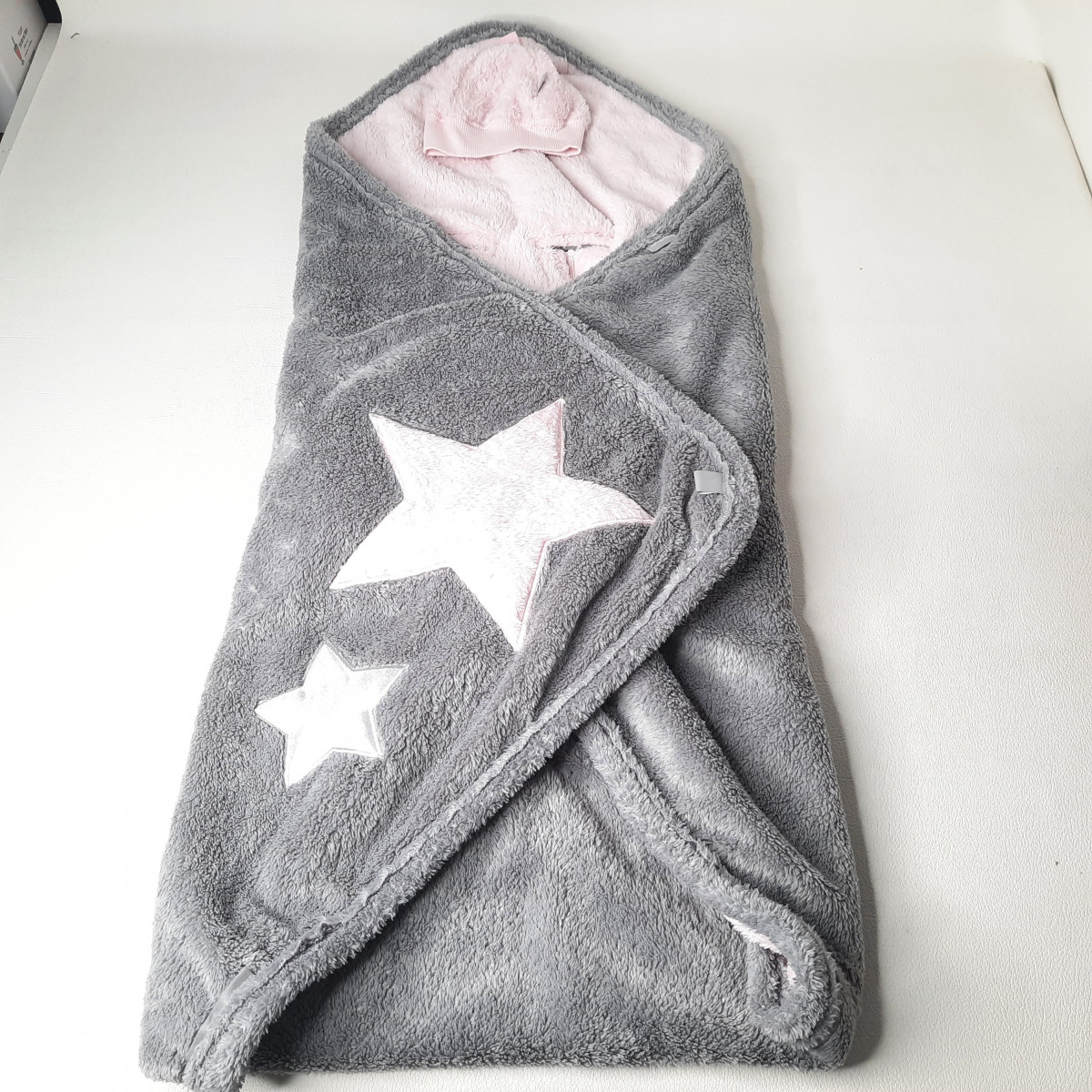 Couverture enveloppante grise et rose - Boutique Toup'tibou - photo 6