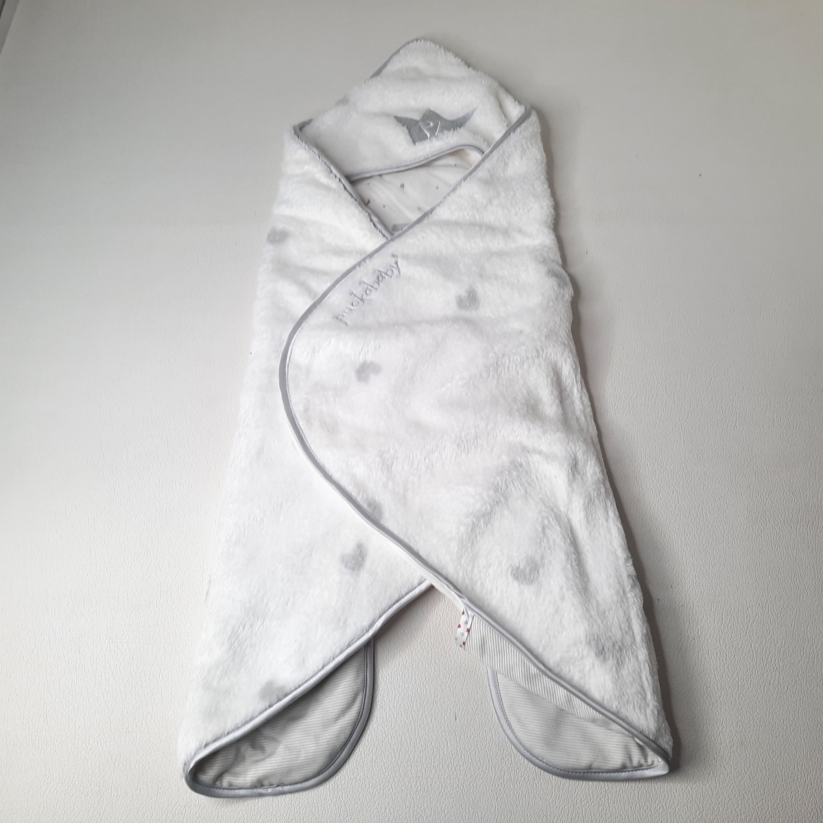 Couverture enveloppante pucka baby blanc à pois gris - photo 6