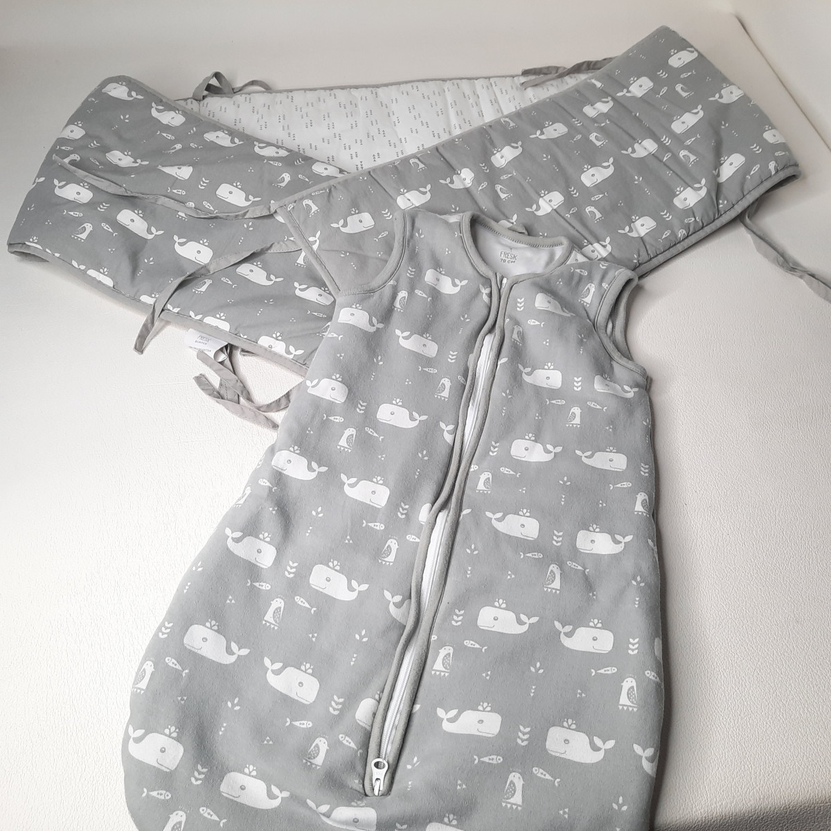Tour de lit + petit sac de couchage gris à motifs - photo 6