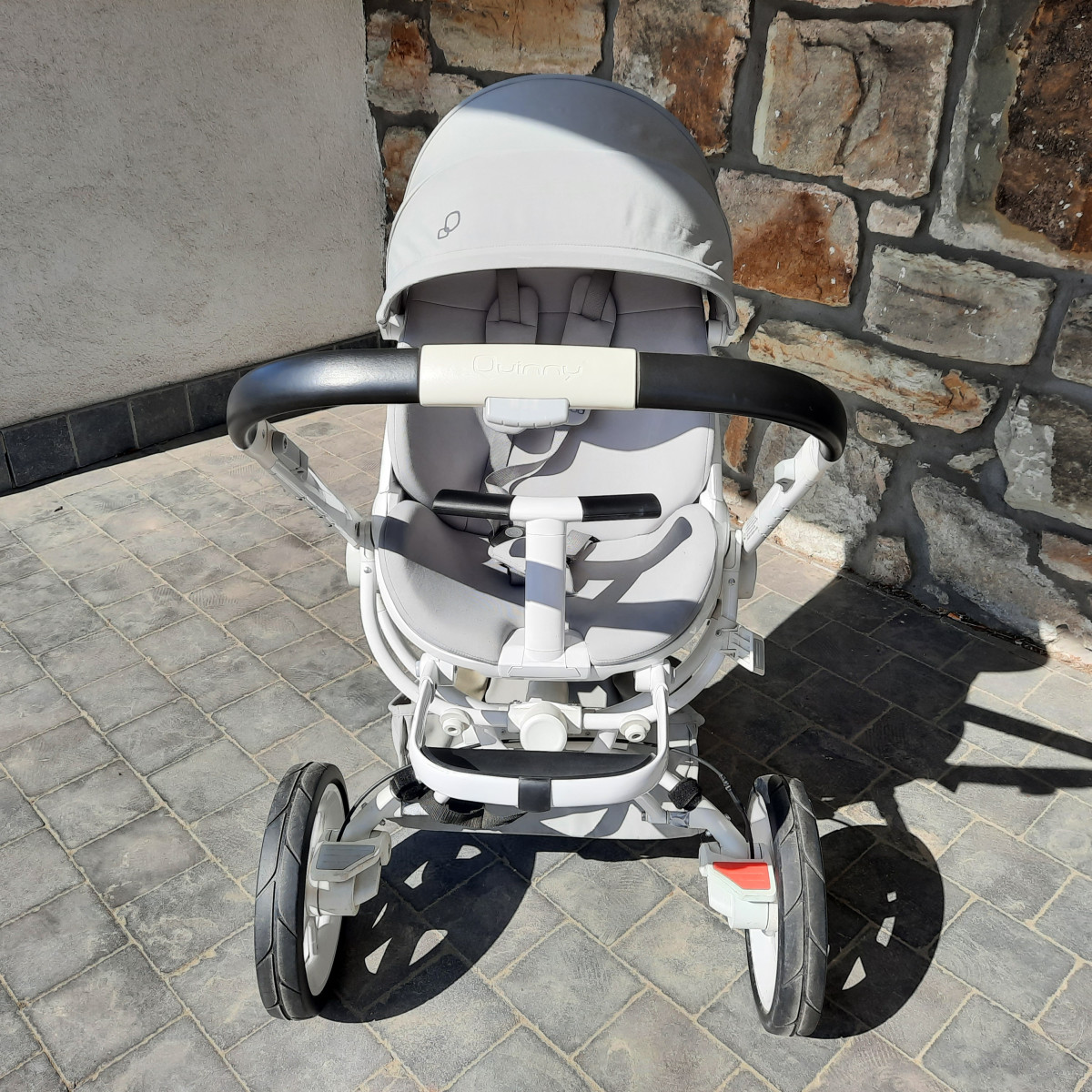 Poussette Quinny Mood grise 3 en 1 base isofix 2017