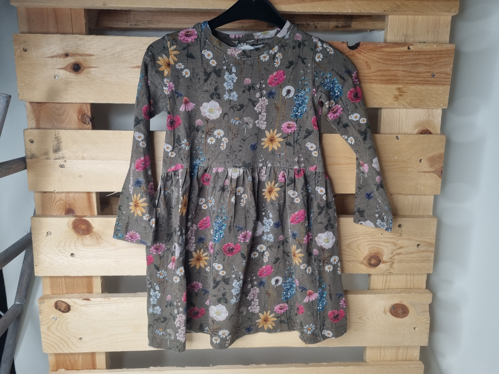 Robe kaki fleurie - photo 7