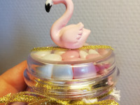Yoyo + ruban doré + mélange mini rose et blanc + mini figurine - photo 11