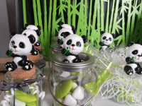 Pot en verre bouchon liège + mélange dragée et mini + panda + ruban et corde - photo 13