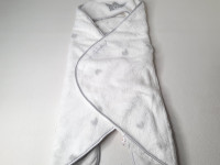 Couverture enveloppante pucka baby blanc à pois gris - photo 7