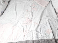 Parure de lit Tour de lit + housse de couette blanc gris et rose - photo 9