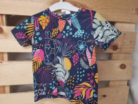 T-shirt marine à motif - photo 7